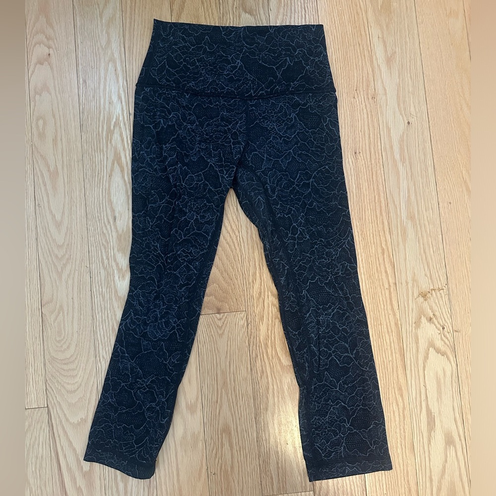 Black capri lululemon leggings